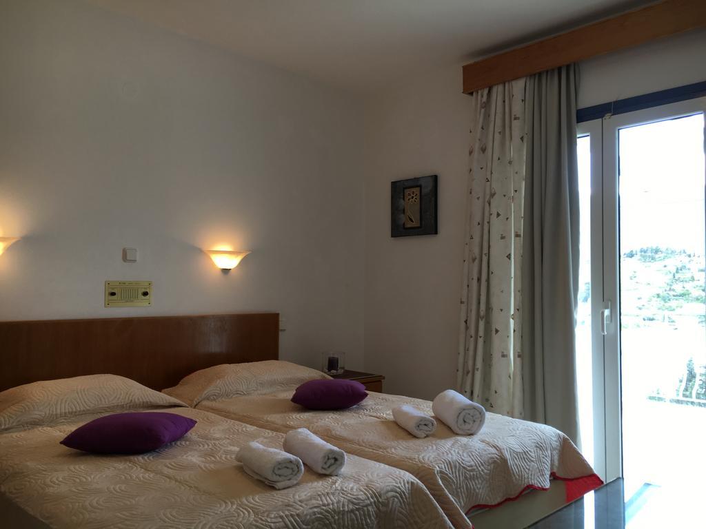 Ktm阳光别墅 Poros Town 外观 照片
